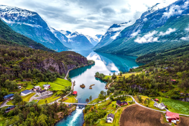 Ferienhaus am Fjord 8 Tage Norwegen im stylischen Ferienhaus mit Whirlpool und Sauna schon für 136€